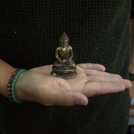 Mini Bouddha assis en méditation