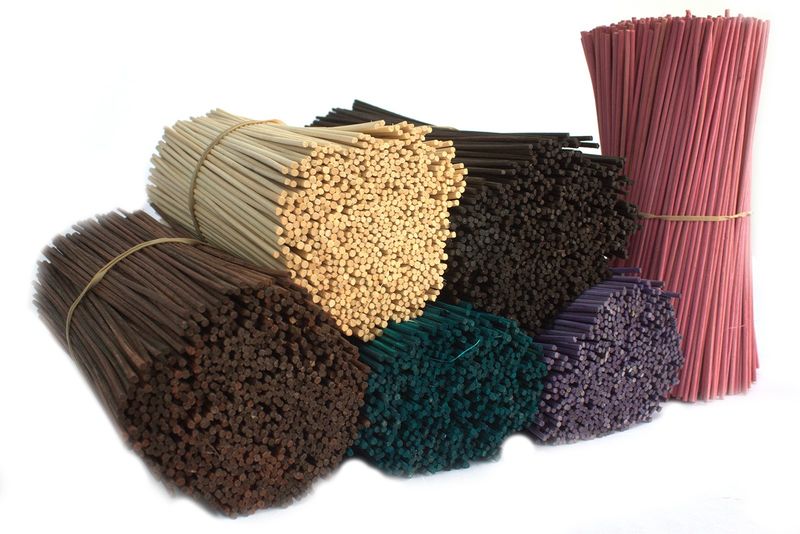 Tiges de Rotin Fuschia environ 400/500g - 25cm x 3mm