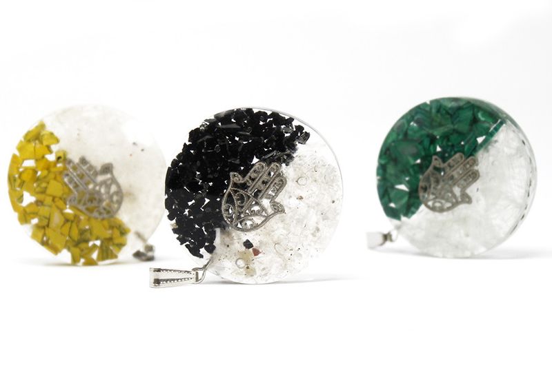 Pendentifs Orgonite -  Main de Fatma Protectrice