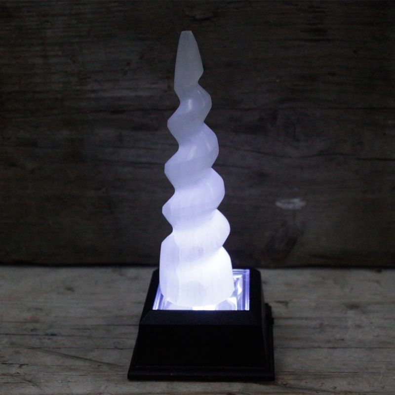 Tour Sélénite spirale licorne - 15 cm
