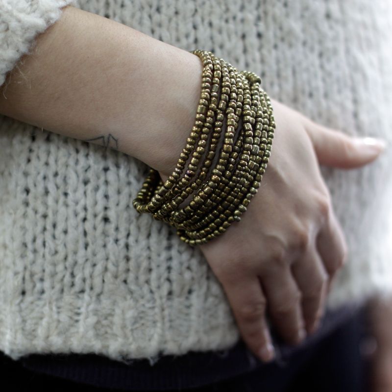 Fermoir en bois avec bracelet multi-perles - Or argenté / bronze