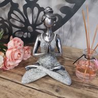 Figurine Yoga Femme - Blanc & Argent 24cm