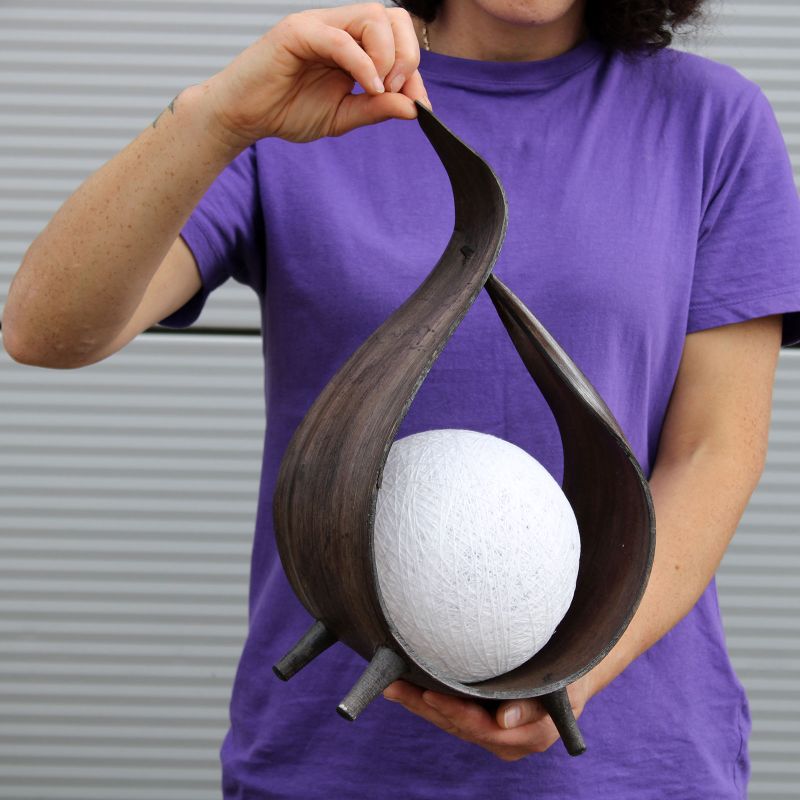 Lampe Naturelle en Noix de Coco - Enveloppe Torsion Chocolat