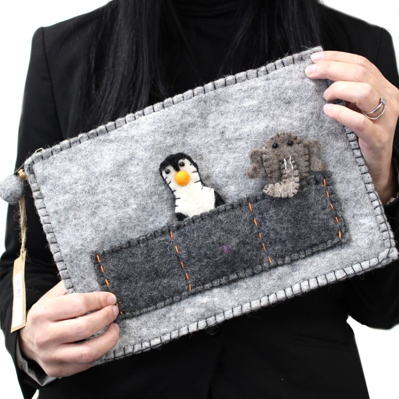 Pochette pour tablette avec marionnettes à doigt
