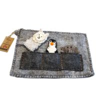 Pochette pour tablette avec marionnettes à doigt
