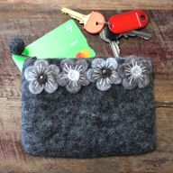 Pochette en feutre naturel (asst) - Quatre Fleurs