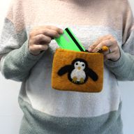 Pochette à glissière en feutre naturel (asst) - Pengouin Mignon