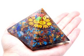 Pyramide Orgonite - Om Chakra - 70mm