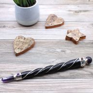 Baguette de guérison torsadée - Sphère d'améthyste argentée