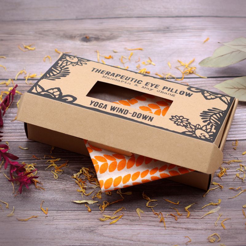 Agnes & Cat Eye Pillow - Yoga détente