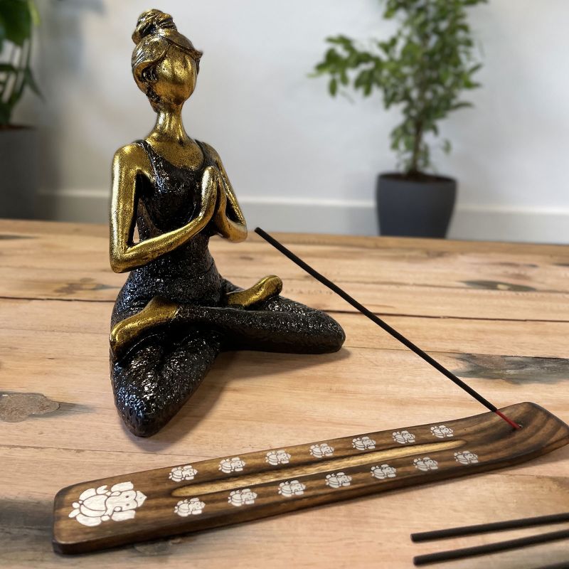 Porte-encens en Bois de Manguier Sculpté avec Finition Brûlée