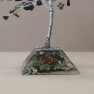 Arbre de pierres précieuses avec base en Orgonite - 160 pierres - Agate mousse