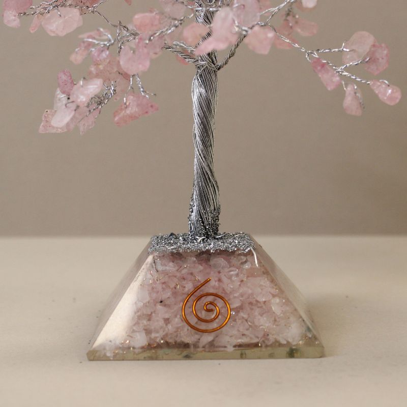 Arbre de pierres précieuses avec base en Orgonite - 320 pierres - Quartz rose