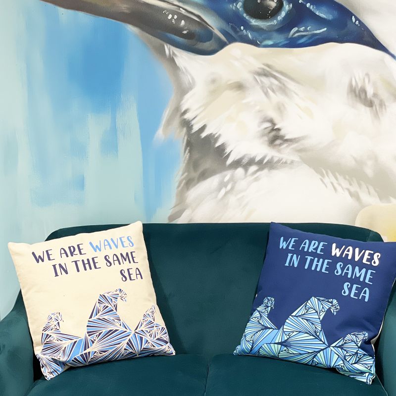 Housse de coussin en coton imprimé - We are Waves - Gris, bleu et naturel
