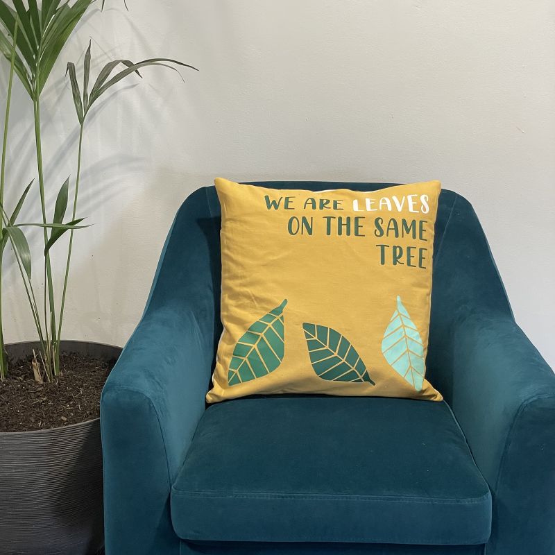 Housse de coussin en coton imprimé - We are Leaves - Jaune, bleu et naturel