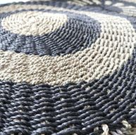 Tapis en Jonc de Mer Rond Noir & Tan - Cercles - 1m