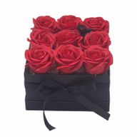 Bouquet Cadeau Fleur de Savon - 9 Roses Rouges - Carré