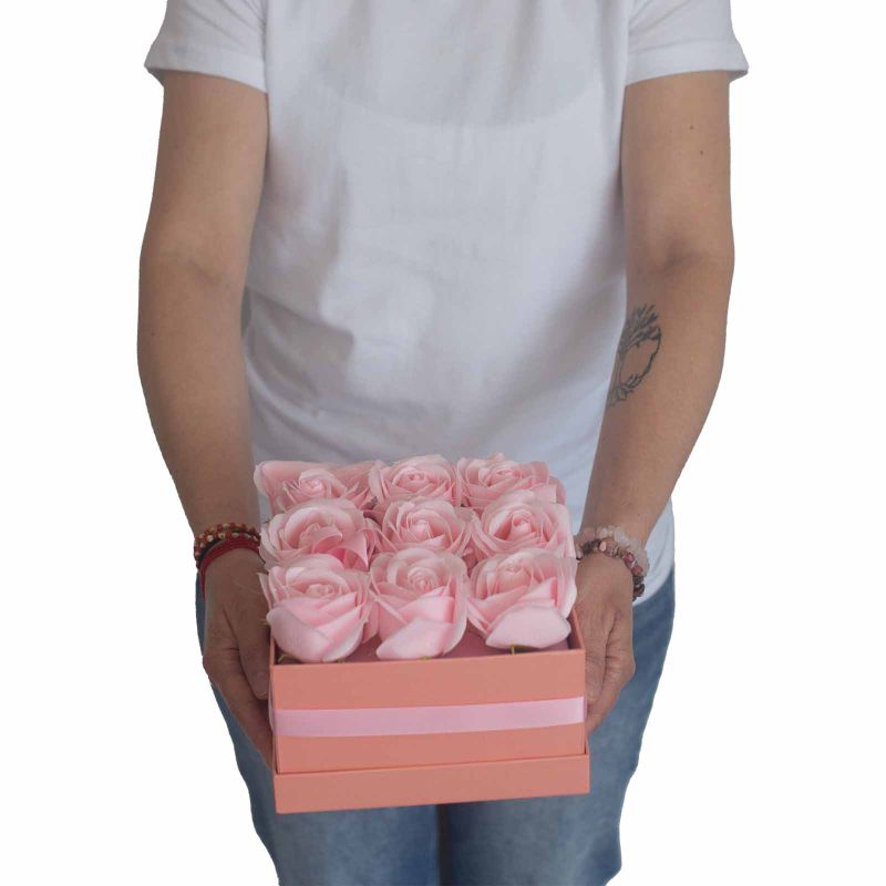 Bouquet Cadeau Fleur de Savon - 9 Roses Roses - Carré