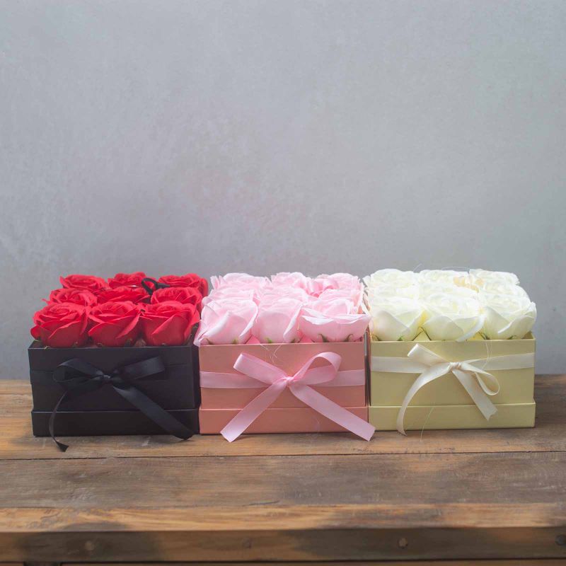 Bouquet Cadeau Fleur de Savon - 9 Roses Roses - Carré