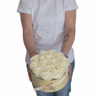 Bouquet Cadeau Fleur de Savon - 9 Roses Crème - Carré