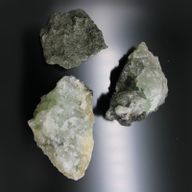 Spécimens Minéraux - Petit Prynite (environ 34 à 79 pièces)