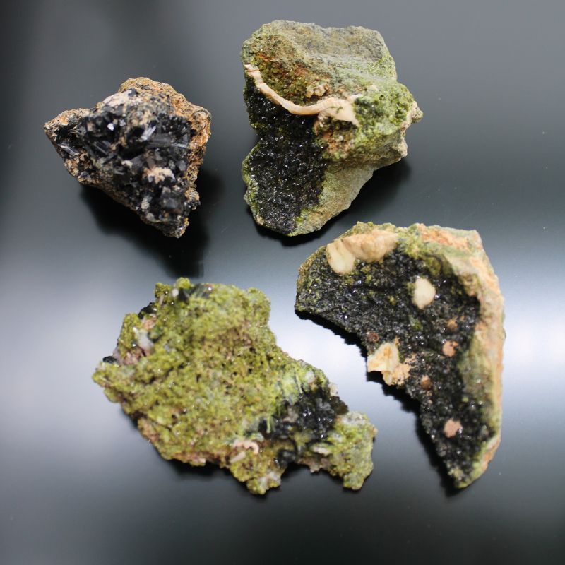 Spécimens Minéraux - Epidote (environ 10 pièces)
