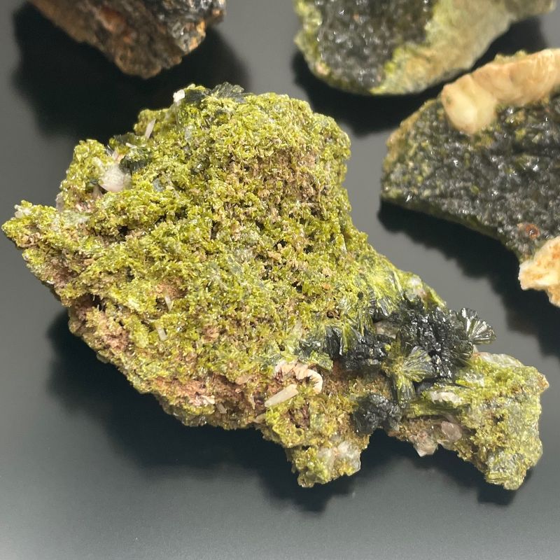 Spécimens Minéraux - Epidote (environ 10 pièces)