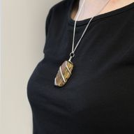Collier de Pierres Précieuses Enveloppées en Cascade - Oeil de tigre brut