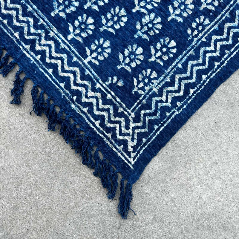 Jeté de canapé/lit Indigo Fait main - 170x120cm - Fleur de Chhota