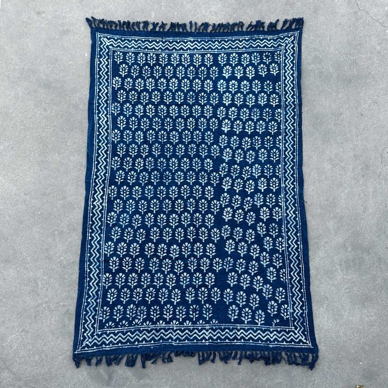 Jeté de canapé/lit Indigo Fait main - 170x120cm - Fleur de Chhota