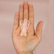 Ange en Pierre Précieuse Sculptée à la Main - Quartz Rose