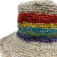 Chapeaux de Festival Boho en Chanvre & Coton Tricotés à la Main - Arc-en-ciel