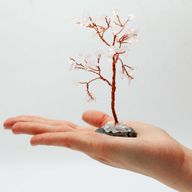 Arbre à Pierres Précieuses - Quartz Rocheux sur Base d'Agate Naturelle Noire (35 pierres)