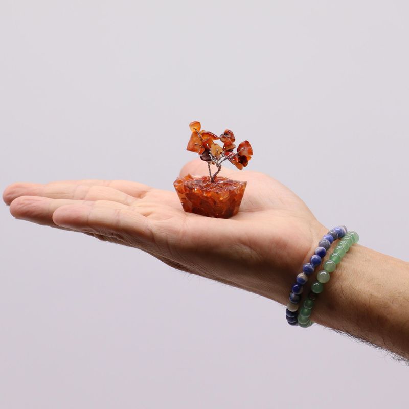 Mini Arbre de Pierres Précieuses sur Base d'Orgonite - Cornaline (15 pierres)