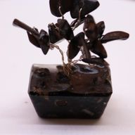 Mini Arbre de Pierres Précieuses sur Base d'Orgonite - Agate Noire (15 pierres)