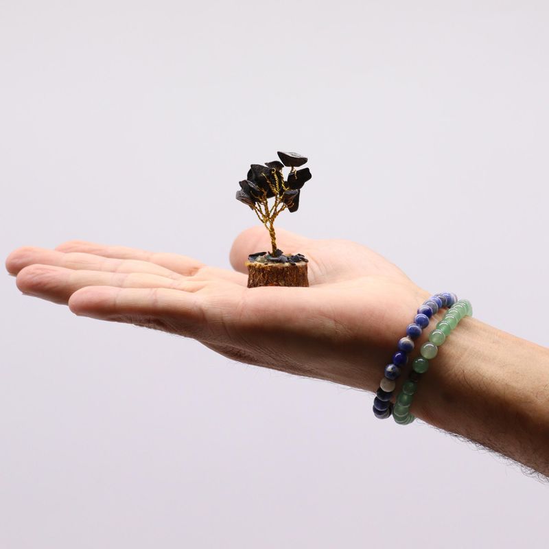 Mini Arbre en Pierres Précieuses sur Socle en Bois - Agate Noire (15 pierres)
