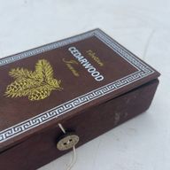 Coffret Cadeau d'Encens Sughandit Dhoop de l'Himalaya- Bois de Cèdre