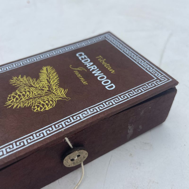 Coffret Cadeau d'Encens Sughandit Dhoop de l'Himalaya- Bois de Cèdre