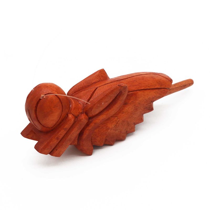 Sauterelle en Bois qui Gargouille