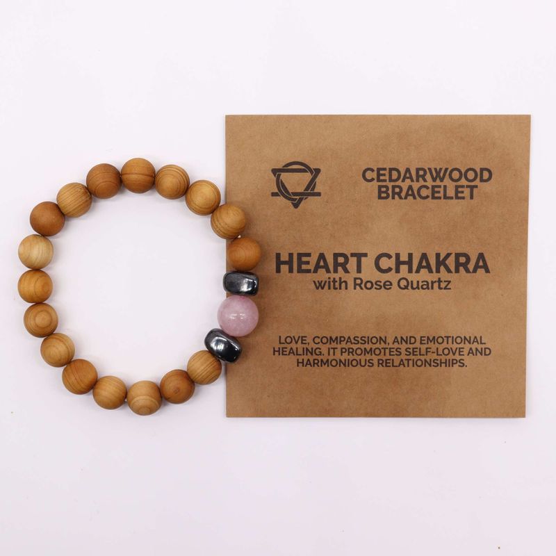 Bracelet Chakra du Coeur en Bois de Cèdre avec Quartz Rose