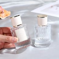 Bouteille Ronde Nervurée de 30ml, Vaporisateur et Bouchon - Rose Poudré