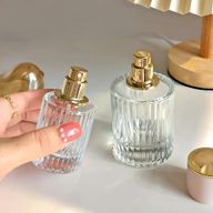 Bouteille Ronde Nervurée de 50ml, Vaporisateur et Bouchon - Rose Poudré
