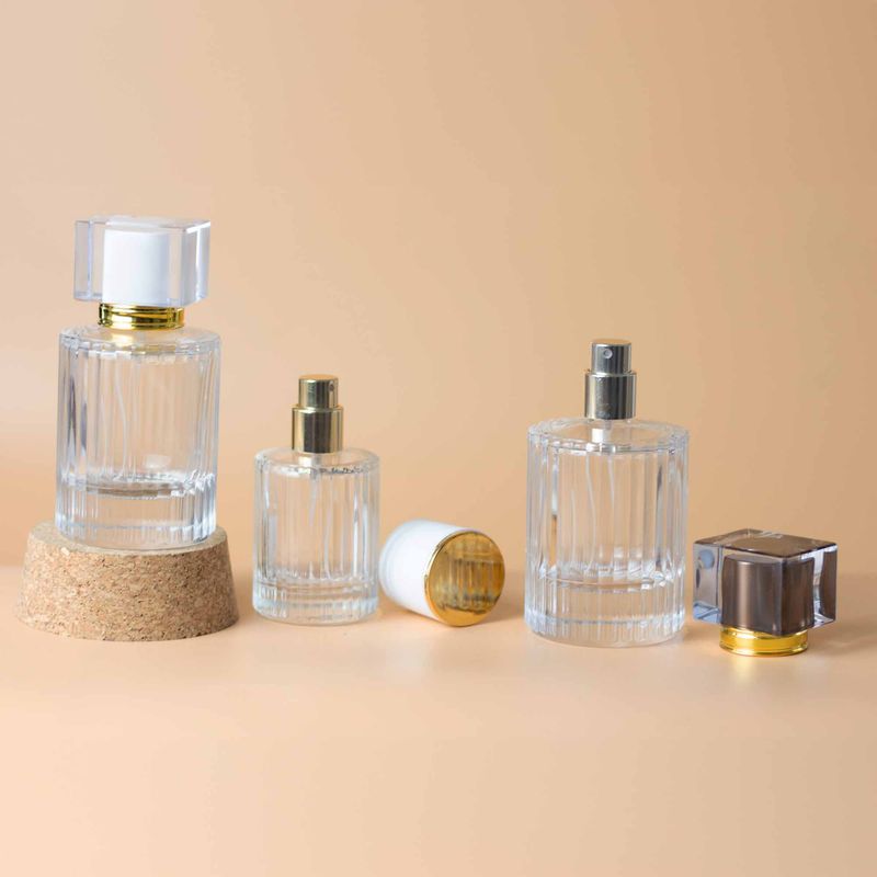 Bouteille Ronde Nervurée de 50ml, Vaporisateur et Bouchon - Blanc Mat
