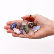 Pendentifs en Forme de Cœur avec Contour en Acier - 12 Éclats et Coquillages de Pierres Précieuses Assortis