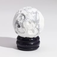 Planète en Howlite Blanche sur Support en Pierre Goldstone - 40mm (support 30x15mm)