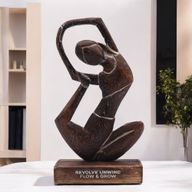 Statue Yoga en Bois - Antique - Pose en Rotation - « Tourne et Détends-toi - Flux et Croissance »