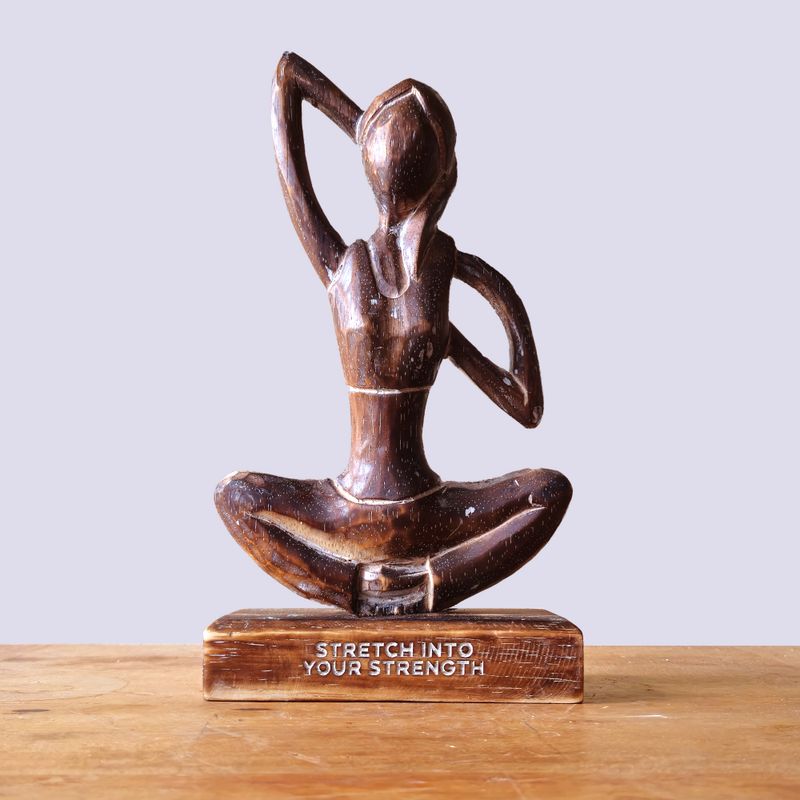 Statue Yoga en Bois  - Antique - Pose du Visage de Vache - « Étirez-vous et découvrez votre force intérieure »