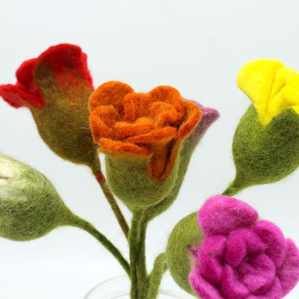 Fleurs en Feutrine  - Roses (couleurs assorties)