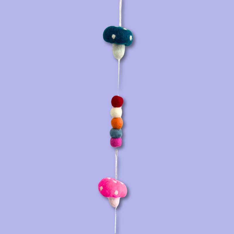 Tenture Murale en Feutre - Champignons (couleurs aléatoires)