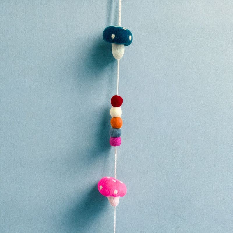 Tenture Murale en Feutre - Champignons (couleurs aléatoires)